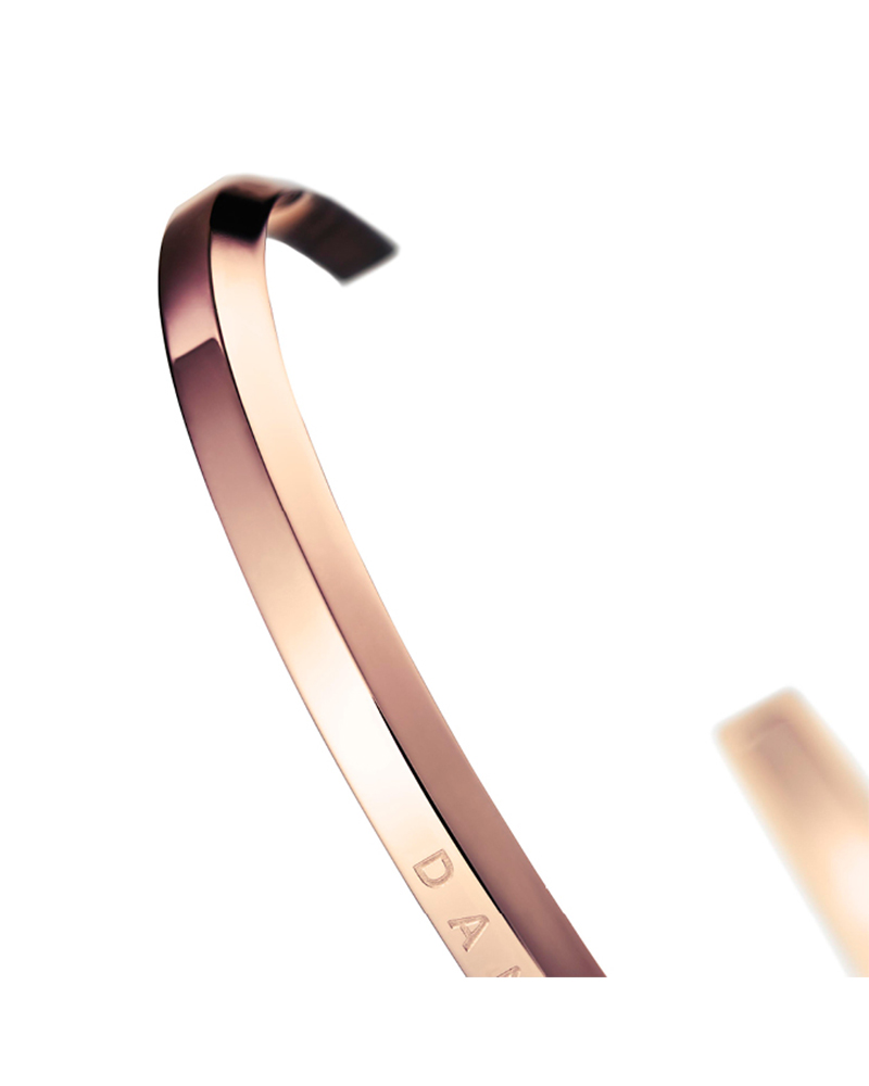 Daniel Wellington Stainless Steel Two-Tone Front Logo Unisex Cuff Bracelet  - Desert Sand- Desert Sand/Rose Gold: Buy Online at Best Price in Egypt -  Souq is now Amazon.eg
